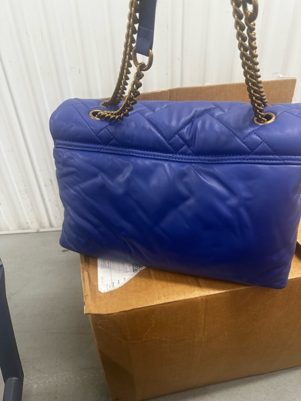 Quilted Blue Leather Shoulder Bag with Gold Chain - Picture 3 of 3